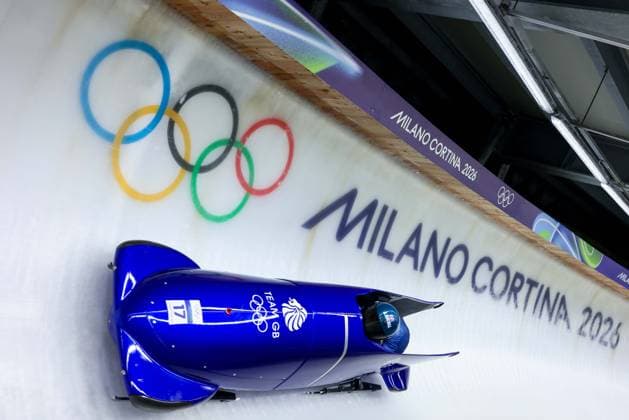 Olympische Winterspiele Milano Cortina 2026 Bob Zweierbob Frauen am 20.02.2026 im Cortina Sliding Centre in Cortina d™Ampezzo Viktoria Cernanska Lucia Mokrasova ( Slowakei ) *** Olympic Winter Games Milano Cortina 2026 Bobsleigh two-man women on 20 02 2026 at the Cortina Sliding Center in Cortina d™Ampezzo Viktoria Cernanska Lucia Mokrasova Slovakia xMSx