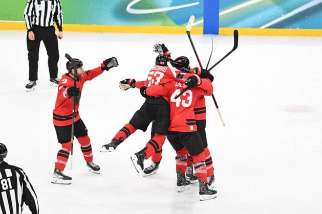 Ice hockey, Eishockey - Milano Cortina 2026 Winter Olympics: Day 14 The Canadian team exults during the Winter Olympic Games, Olympische Spiele, Olympia, OS in Milano, Italy, on February 20, 2026, at the Milano Santagiulia IHO Arena. Milano Italy  Copyright: xFedericoxManonix originalFilename:manoni-olympics260220_npylQ.jpg