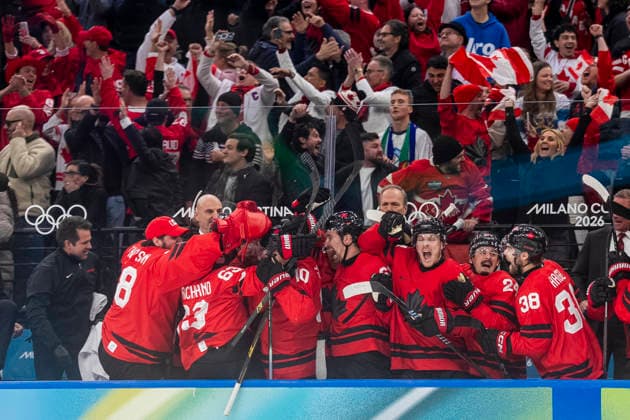Ice hockey, Eishockey - Milano Cortina 2026 Winter Olympics: Day 14 The Canadian team celebrates their third goal during the Men s Playoffs Semi-final match between Canada and Finland of the Milano Cortina 2026 Winter Olympic Games, Olympische Spiele, Olympia, OS at Milano Santagiulia Ice Hockey Arena on February 20, 2026 in Milan, Italy. Milano Italy  Copyright: xAndrzejxIwanczukx originalFilename:iwanczuk-icehocke260220_npP71.jpg