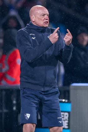 20 02 2026, Football, VfL Bochum 1 FC Nürnberg, 2 Fußball Bundesliga, 23 Matchday, Vonovia Ruhrstadion, Season 2025 2026 Head coach Uwe Rösler VfL Bochum hc gesticulating on the sidelines DFB regulations prohibit any use of photographs as image sequences and or quasi video Nordrhein Westfalen Germany