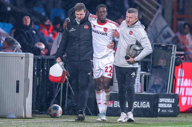 20 02 2026, Football, VfL Bochum 1 FC Nürnberg, 2 Fußball Bundesliga, 23 Matchday, Vonovia Ruhrstadion, Season 2025 2026 Rabby Nzingoula 1FC Nuernberg 22 must be escorted off the pitch injured Violation DFB regulations prohibit any use of photographs as image sequences and or quasi video North Rhine-Westphalia Germany