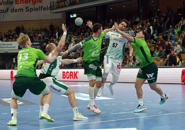 20 02 2026, xovx, Handball Daikin Handball Bundesliga, HSG Wetzlar SC DHfK Leipzig v l Georg Löwen HSG Wetzlar , Moritz Preuss SC DHfK Leipzig , Dominik Mappes HSG Wetzlar , Dean Bombac SC DHfK Leipzig , Josip Simic HSG Wetzlar Wetzlar Buderus Arena Hessen Germany EN