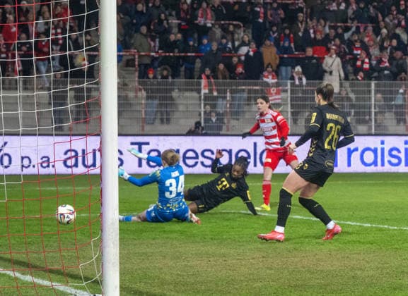 Soccer, Women, Season 2025 2026, Google Pixel Women Bundesliga 19 Matchday , 1 FC Union Berlin 1 FC Köln, Eileen Campbell 1 FC Union scores the goal to 2 1 against goalkeeper Irina Fuchs Köln , Lydia Andrade Köln and Martyna Wiankowska Köln , 20 02 2026, Copyright: xMatthiasxKochx