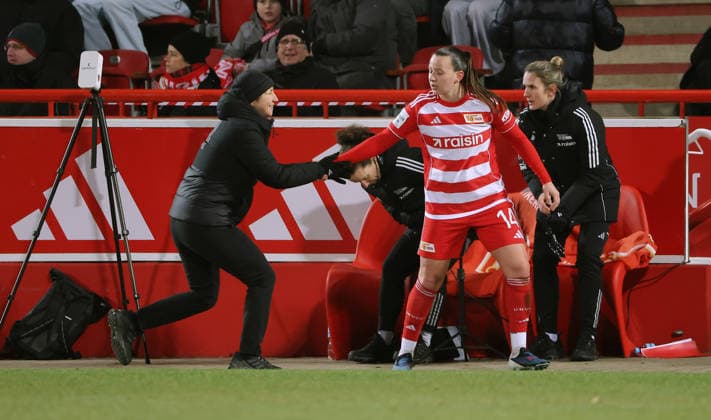 Coach Ailien Poese, Substitute Hannah Eurlings Sport Football Soccer Bundesliga Women Women Season 2025 2026 20 02 2026 1 FC Union Berlin vs 1 FC Köln DFL regulations prohibit any use of photographs as image sequences and or quasi video