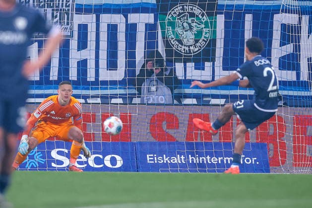 20 02 2026, Football, VfL Bochum 1 FC Nürnberg, 2 Fußball Bundesliga, 23 Matchday, Vonovia Ruhrstadion, Season 2025 2026 Goal kick Penalty kick Goal to 1 1 by scorer Francis Onyeka VfL Bochum 21 DFB regulations prohibit any use of photographs as image sequences and or quasi video Nordrhein Westfalen Germany