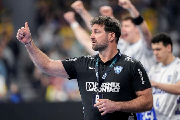 Florian Kehrmann coach, head coach, TBV Lemgo , with thumbs up, gesture, gestures, confident, positive, optimistic, joy, happy, rejoicing, single picture, single photo, action, action, 20 02 2026, Mannheim Germany , Handball, Bundesliga, Rhein Neckar Löwen TBV Lemgo Lippe xozx