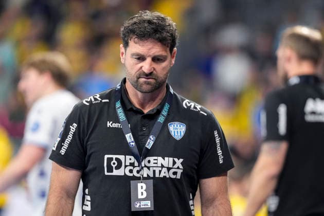 Florian Kehrmann coach, head coach, TBV Lemgo , single picture, single photo, action, action, looking disappointed, disappointment, frustration, disappointed, pessimistic, 20 02 2026, Mannheim Germany , Handball, Bundesliga, Rhein Neckar Löwen TBV Lemgo Lippe xozx