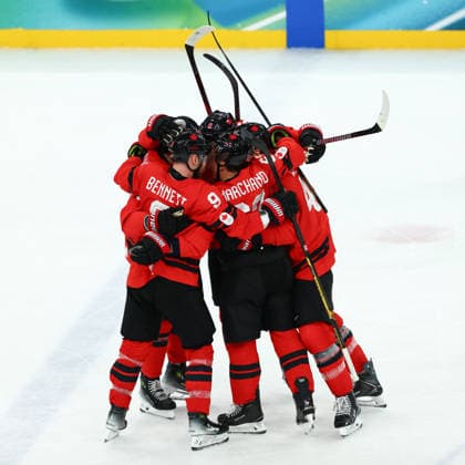 February 20, 2026, Milan, Lombardy, Italy: SHEA THEODORE 27 of Canada scores his side s second goal and ties the Semifinal game between Team Canada (CAN) and Team Finland (FIN) at the Milano Cortina 2026 Olympic Games, Olympische Spiele, Olympia, OS Olympics 2026: Milano Cortina: Ice hockey, Eishockey Men s Semifinal: CAN 3:2 FIN  - ZUMAc179 20260220_oly_c179_099 Copyright: xMickaelxChavetx
