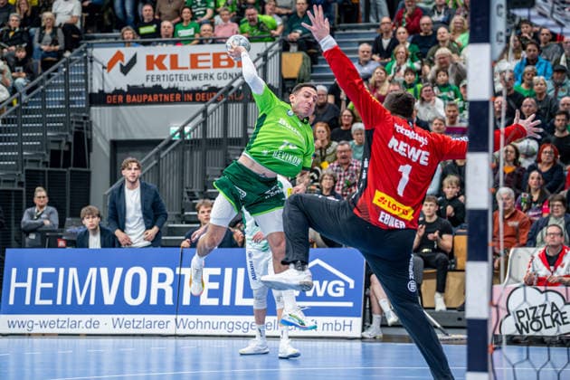 Handball Bundesliga HSG Wetzlar SC DHfK Leipzig, 20 02 26 Ahmed Nafea HSG Wetzlar, 79 , Domenico Ebner SC DHfK Leipzig, 1 Handball Bundesliga HSG Wetzlar SC DHfK Leipzig Wetzlar, 20 02 26 Copyright: xBEAUTIFULxSPORTS Roeczeyx