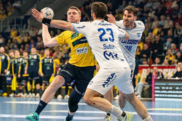 20 02 2026, xdaymx, Handball Daikin HBL, Rhein Neckar Loewen TBV Lemgo Lippe vl Haukur Thrastarson RNL Tim Suton and Hendrik Wagner Lemgo Lippe DFL DFB REGULATIONS PROHIBIT ANY USE OF PHOTOGRAPHS as IMAGE SEQUENCES and or QUASI VIDEO Mannheim
