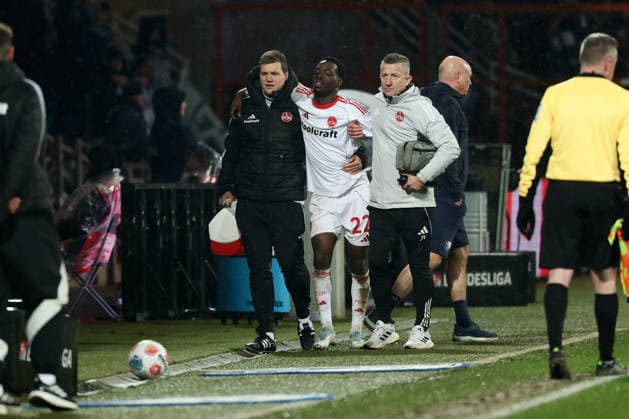 Bochum, Germany, 20 02 26, Rabby Nzingoula 1 FC Nuernberg walks off the pitch injured during the Bundesliga 2 match between VfL 1848 Bochum 1 FC Nuernberg at the Vonovia Ruhrstadion in Bochum Photo by Joachim Bywaletz DFB DFL REGULATIONS PROHIBIT ANY USE OF PHOTOGRAPHS AS IMAGE SEQUENCES AND OR QUASI VIDEO Copyright: JoachimxBywaletz xJB-Sportfoto