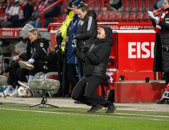 Soccer, Women, Season 2025 2026, Google Pixel Women Bundesliga 19 Matchday , 1 FC Union Berlin 1 FC Köln, Coach Ailien Poese 1 FC Union , Cheering after final whistle, 20 02 2026, Copyright: xMatthiasxKochx