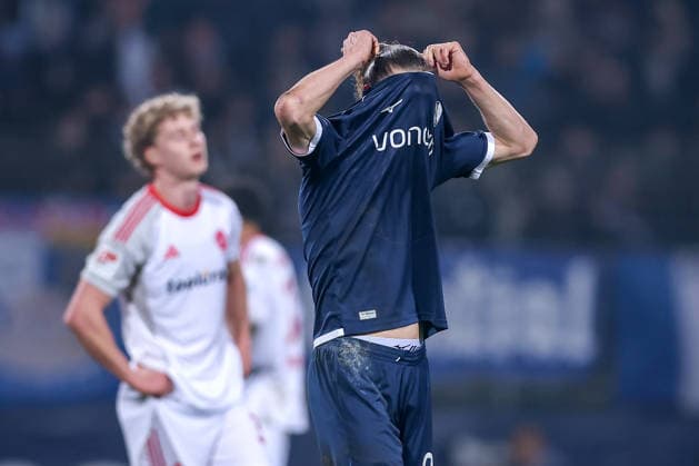 20 02 2026, Football, VfL Bochum 1 FC Nürnberg, 2 Fußball Bundesliga, 23 Matchday, Vonovia Ruhrstadion, Season 2025 2026 Mixed feelings among the players after the 1 1 draw Noah Loosli VfL Bochum 20 disappointed Disappointment DFB regulations prohibit any use of photographs as image sequences and or quasi video North Rhine-Westphalia Germany