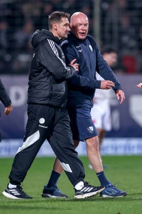 20 02 2026, Football, VfL Bochum 1 FC Nuremberg, 2 Fußball Bundesliga, 23 Matchday, Vonovia Ruhrstadion, Season 2025 2026 Head coach Miroslav Klose 1FC Nuernberg hc next to head coach Uwe Rösler VfL Bochum hc after the match arm in arm DFB regulations prohibit any use of photographs as image sequences and or quasi video Nordrhein Westfalen Germany