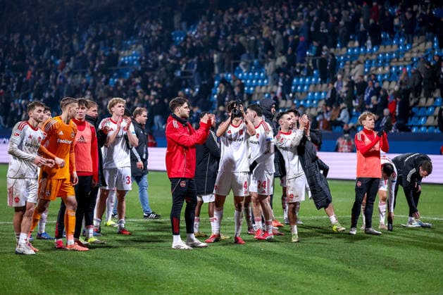 20 02 2026, Football, VfL Bochum 1 FC Nürnberg, 2 Fußball Bundesliga, 23 Matchday, Vonovia Ruhrstadion, Season 2025 2026 Mixed feelings among the players after the 1 1 draw Final cheer Nuremberg DFB regulations prohibit any use of photographs as image sequences and or quasi video North Rhine-Westphalia Germany