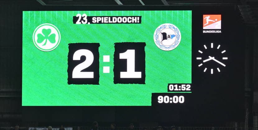20 02 2026 Soccer Season 2025 2026 2 Soccer Bundesliga 23 Matchday SpVgg Greuther Fürth Kleeblatt SGF DSC Arminia Bielefeld Sportfoto Zink xwoxzix DFL regulations prohibit any use of photographs as image sequences and or quasi video only for editorial use Scoreboard with final result