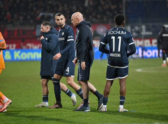 Maximilian Wittek VfL Bochum , Erhan Masovic VfL Bochum , Coach Uwe Rösler VfL Bochum , Moritz Broni Kwarteng VfL Bochum , Moritz Broni Kwarteng, v li , after the match 20 02 2026, Soccer 2 Bundesliga, Season 2025 2026, Matchday 23, VfL Bochum 1 FC Nürnberg DFL regulations prohibit any use of photographs as image sequences and or quasi video Bochum Vonovia Ruhrstadion Nordrhein Westfalen Germany Team2