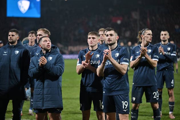 Bochums players after the match, front from left , Maximilian Wittek VfL Bochum , Callum Marshall VfL Bochum , Matus Bero VfL Bochum , Noah Loosli VfL Bochum 20 02 2026, Soccer 2 Bundesliga, Season 2025 2026, Matchday 23, VfL Bochum 1 FC Nürnberg DFL regulations prohibit any use of photographs as image sequences and or quasi video Bochum Vonovia Ruhrstadion Nordrhein Westfalen Germany Team2