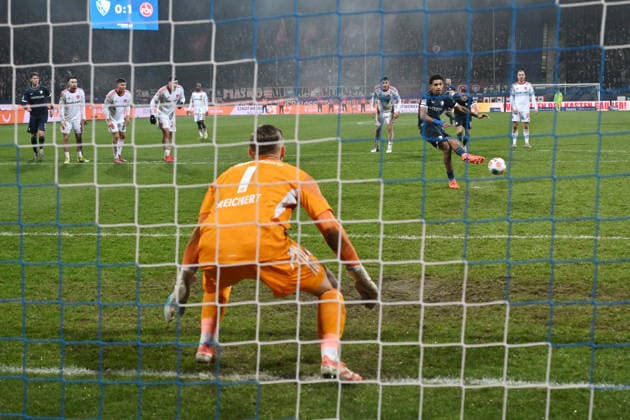 Francis Onyeka VfL Bochum converts en penalty to 1 1 20 02 2026, Soccer 2 Bundesliga, Season 2025 2026, 23 Matchday, VfL Bochum 1 FC Nürnberg DFL regulations prohibit any use of photographs as image sequences and or quasi video Bochum Vonovia Ruhrstadion Nordrhein Westfalen Germany Team2