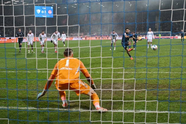 Francis Onyeka VfL Bochum converts en penalty to 1 1 20 02 2026, Soccer 2 Bundesliga, Season 2025 2026, 23 Matchday, VfL Bochum 1 FC Nürnberg DFL regulations prohibit any use of photographs as image sequences and or quasi video Bochum Vonovia Ruhrstadion Nordrhein Westfalen Germany Team2