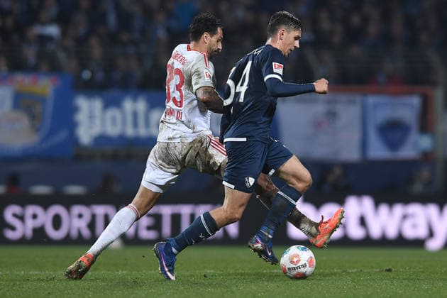 Soccer 2 Bundesliga 23 Matchday VfL Bochum 1 FC Nürnberg on 20 02 2026 at Vonovia Ruhrstadion in Bochum Adriano Grimaldi Nürnberg , left Cajetan Lenz Bochum , right DFL regulations prohibit any use of photographs as image sequences and or quasi video xRx