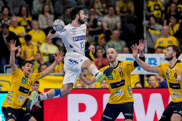 from left Gino Steenaerts RNL, 14 , Tim Suton TBV, 23 , Lukas Sandell RNL, 11 , Steven Plucnar Jacobsen RNL, 9 , during jump shot, throw, goal shot, action, action, game scene, 20 02 2026, Mannheim Germany , Handball, Bundesliga, Rhein Neckar Löwen TBV Lemgo Lippe xozx