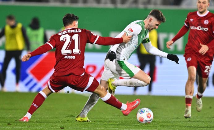 20 02 2026 Soccer Season 2025 2026 2 Soccer Bundesliga 23 Matchday SpVgg Greuther Fürth Kleeblatt SGF DSC Arminia Bielefeld Sportfoto Zink xwoxzix DFL regulations prohibit any use of photographs as image sequences and or quasi video only for editorial use Stefano Russo 21, Arminia Bielefeld Branimir Hrgota 10, SpVgg Greuther Fürth