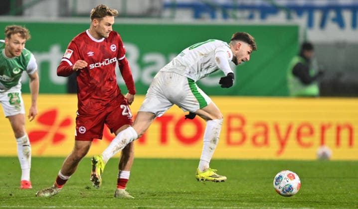 20 02 2026 Soccer Season 2025 2026 2 Soccer Bundesliga 23 Matchday SpVgg Greuther Fürth Kleeblatt SGF DSC Arminia Bielefeld Sportfoto Zink xwoxzix DFL regulations prohibit any use of photographs as image sequences and or quasi video only for editorial use Tim Handwerker 29, Arminia Bielefeld Branimir Hrgota 10, SpVgg Greuther Fürth