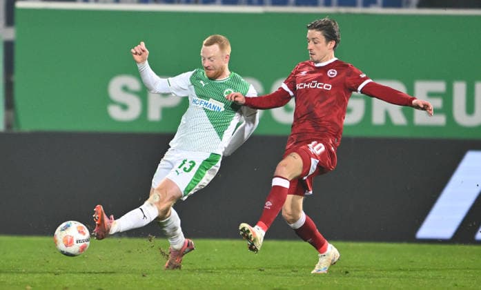 20 02 2026 Soccer Season 2025 2026 2 Soccer Bundesliga 23 Matchday SpVgg Greuther Fürth Kleeblatt SGF DSC Arminia Bielefeld Sportfoto Zink xwoxzix DFL regulations prohibit any use of photographs as image sequences and or quasi video only for editorial use Paul Will 13, SpVgg Greuther Fürth Marvin Mehlem 10, Arminia Bielefeld