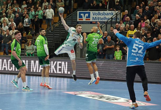 20 02 2026, xovx, Handball Daikin Handball Bundesliga, HSG Wetzlar SC DHfK Leipzig v l Josip Simic HSG Wetzlar , Stefan Cavor HSG Wetzlar , William Bogojevic SC DHfK Leipzig , Cyrill Akakpo HSG Wetzlar , Andreas Palicka HSG Wetzlar Wetzlar Buderus Arena Hessen Germany EN
