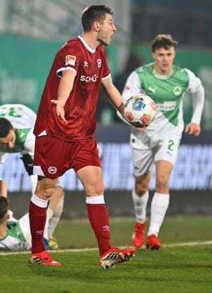 20 02 2026 Soccer Season 2025 2026 2 Soccer Bundesliga 23 Matchday SpVgg Greuther Fürth Kleeblatt SGF DSC Arminia Bielefeld Sportfoto Zink xwoxzix DFL regulations prohibit any use of photographs as image sequences and or quasi video only for editorial use Robin Knoche 31, Arminia Bielefeld sauer unzufrieden