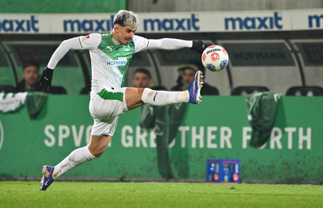 20 02 2026 Soccer Season 2025 2026 2 Soccer Bundesliga 23 Matchday SpVgg Greuther Fürth Kleeblatt SGF DSC Arminia Bielefeld Sportfoto Zink xwoxzix DFL regulations prohibit any use of photographs as image sequences and or quasi video only for editorial use Aaron Keller 16, SpVgg Greuther Fürth