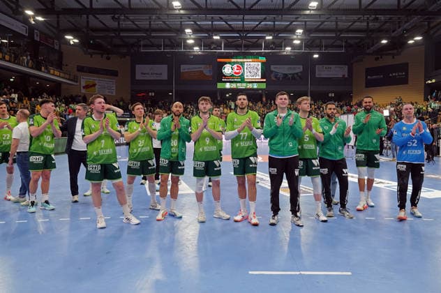 20 02 2026, xovx, Handball Daikin Handball Bundesliga, HSG Wetzlar SC DHfK Leipzig HSG Wetzlar players celebrate after the 26 26 win against SC DHfK Leipzig Wetzlar Buderus Arena Hessen Germany EN