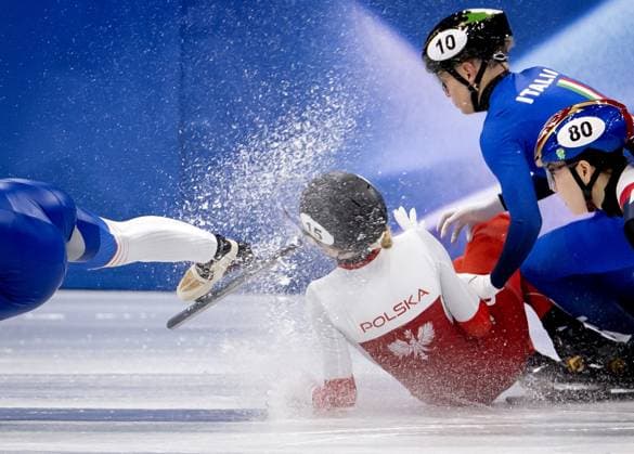 MILAN - Kamila Sellier of Poland was hit in the face by a skate during the 1500-meter short track Speed skating, Eisschnelllauf quarterfinals at the Milan Ice Skating Arena at the Milan Winter Olympics. ROBIN VAN LONKHUIJSEN ANP xVIxANPxSportx xxANPxIVx 551308904 originalFilename: 551308904.jpg