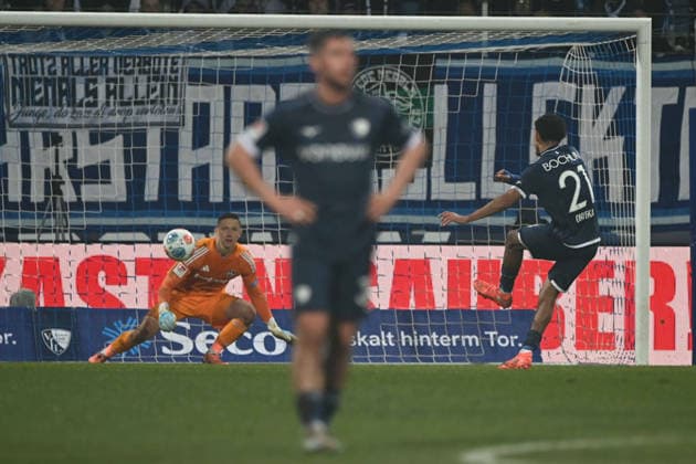 Francis ONYEKA BO scores from the penalty spot to make it 1 1, against goalkeeper Jan REICHERT N Football 2 Bundesliga, 23 Matchday 23, VfL Bochum BO 1 FC Nuernberg 1 am 20 02 2026, Vonovia Ruhrstadion Bochum Germany DFL regulations prohibit any use of photographs as image sequences and or quasi video ÃÂ