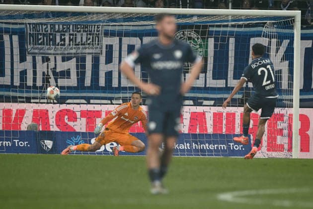 Francis ONYEKA BO scores from the penalty spot to make it 1 1, against goalkeeper Jan REICHERT N Football 2 Bundesliga, 23 Matchday 23, VfL Bochum BO 1 FC Nuernberg 1 am 20 02 2026, Vonovia Ruhrstadion Bochum Germany DFL regulations prohibit any use of photographs as image sequences and or quasi video ÃÂ