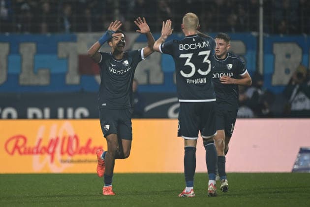 Francis ONYEKA BO cheers after his goal for 1 1, cheers, jubilation, joy, cheers, with Philipp HOFMANN BO Football 2 Bundesliga, 23 Matchday 23, VfL Bochum BO 1 FC Nuernberg 1 on 20 02 2026, Vonovia Ruhrstadion Bochum Germany DFL regulations prohibit any use of photographs as image sequences and or quasi video ÃÂ