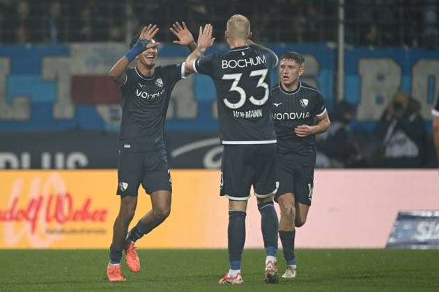 Francis ONYEKA BO cheers after his goal for 1 1, cheers, jubilation, joy, cheers, with Philipp HOFMANN BO Football 2 Bundesliga, 23 Matchday 23, VfL Bochum BO 1 FC Nuernberg 1 on 20 02 2026, Vonovia Ruhrstadion Bochum Germany DFL regulations prohibit any use of photographs as image sequences and or quasi video ÃÂ