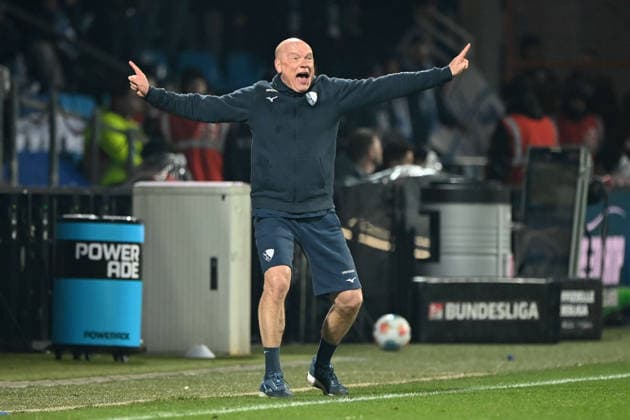 Coach Uwe ROESLER Rösler, BO gestures, gesticulates, gives instructions, Soccer 2 Bundesliga, 23 Matchday 23, VfL Bochum BO 1 FC Nuernberg 1 am 20 02 2026, Vonovia Ruhrstadion Bochum Germany DFL regulations prohibit any use of photographs as image sequences and or quasi video ÃÂ