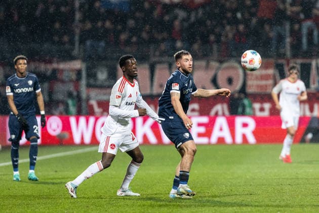 2 Fußball Bundesliga VfL Bochum 1 FC Nürnberg 20 02 2026 Rabby Nzingoula 1 FC Nürnberg, 22 , Maximilian Wittek VfL Bochum, 32 2 Fußball Bundesliga VfL Bochum 1 FC Nürnberg Vonovia Ruhrstadion, Bochum 20 02 2026 DFL regulations prohibit any use of photographs as image sequences and or quasi video Copyright: xBEAUTIFULxSPORTS Buriakovx