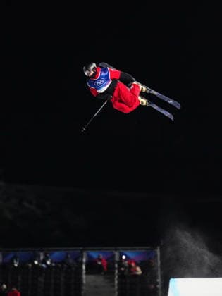 February 20, 2026, Livigno, Italy: Canada s Brendan Mackay (4) competes in his first run during the men s freeski halfpipe final at the Milano Cortina 2026 Winter Olympic Games, Olympische Spiele, Olympia, OS in Livigno, Italy on Friday, Feb. 20, 2026. Canada News - February 20, 2026  - ZUMAc35_ 20260220_zaf_c35_111 Copyright: xSeanxKilpatrickx