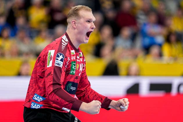 David Späth Goalkeeper, RNL, 29 , single picture, single photo, action, action, cheer, cheering, celebration, joy, rejoice, rejoicing, confident, optimistic, positive, game scene, 20 02 2026, Mannheim Germany , Handball, Bundesliga, Rhein Neckar Löwen TBV Lemgo Lippe xozx