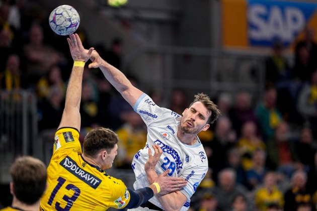 from left Sebastian Heymann RNL, 13 , Hendrik Wagner TBV, 28 , during jump shot, throw, goal shot, action, action scene, 20 02 2026, Mannheim Germany , Handball, Bundesliga, Rhein Neckar Löwen TBV Lemgo Lippe xozx