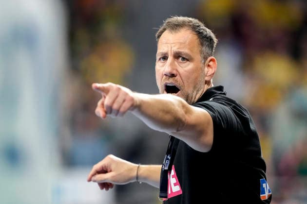 Maik Machulla coach, head coach, RNL , gives instructions, gestures, gesticulates with arms, single picture, single photo, action, action, 20 02 2026, Mannheim Germany , Handball, Bundesliga, Rhein Neckar Löwen TBV Lemgo Lippe xozx