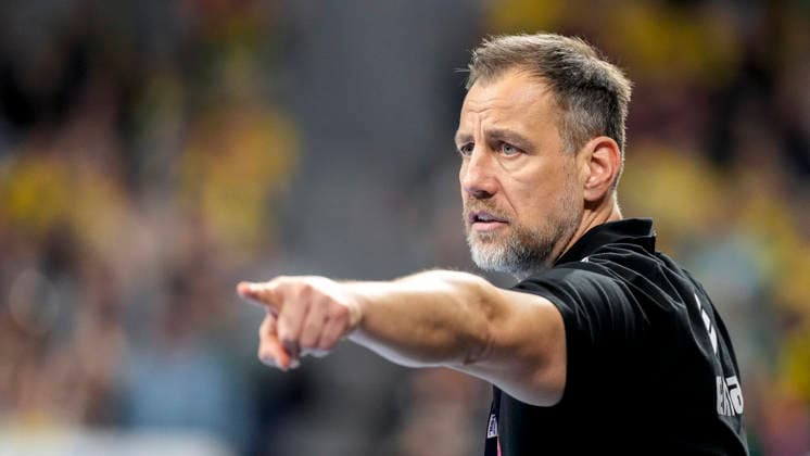 Maik Machulla coach, head coach, RNL , gives instructions, gestures, gesticulates with arms, single picture, single photo, action, action, 20 02 2026, Mannheim Germany , Handball, Bundesliga, Rhein Neckar Löwen TBV Lemgo Lippe xozx