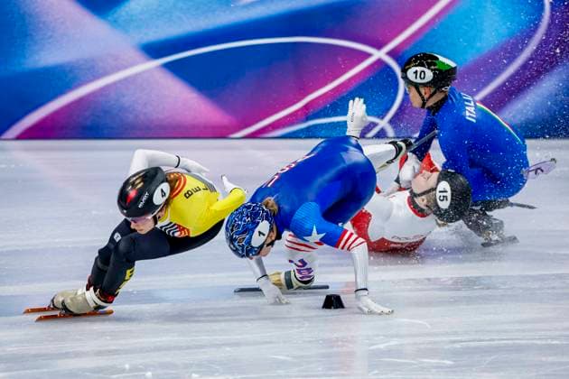 Courtney Sarault of Canada and crash Kamila Sellier-Stormowska of Poland and Arianna Fontana of Italy and Kristen Santos-Griswold of United States of America Women s 1500m Quarterfinals, Milano Cortina 2026 Winter Olympics: Day 14, Short Track Speed skating, Eisschnelllauf - Milano Cortina 2026 Winter Olympics: Day 14, Milano Speed Skating Stadium, February 20, 2026, Milan, Italy.