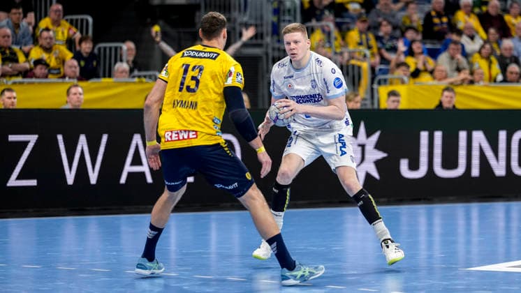 v li Sebastian Heymann RNL, 13 , Niels Gerardus Versteijnen TBV, 25 , duel, duel, tackle, tackling, dynamics, action, action, 20 02 2026, Mannheim Germany , Handball, Bundesliga, Rhein Neckar Löwen TBV Lemgo Lippe xozx