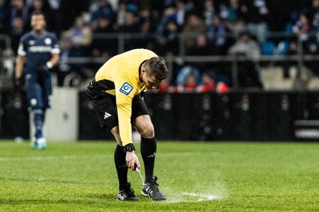 2 Fußball Bundesliga VfL Bochum 1 FC Nürnberg 20 02 2026 Patrick Ittrich Hamburg, Referee 2 Fußball Bundesliga VfL Bochum 1 FC Nürnberg Vonovia Ruhrstadion, Bochum 20 02 2026 DFL regulations prohibit any use of photographs as image sequences and or quasi video Copyright: xBEAUTIFULxSPORTS Buriakovx