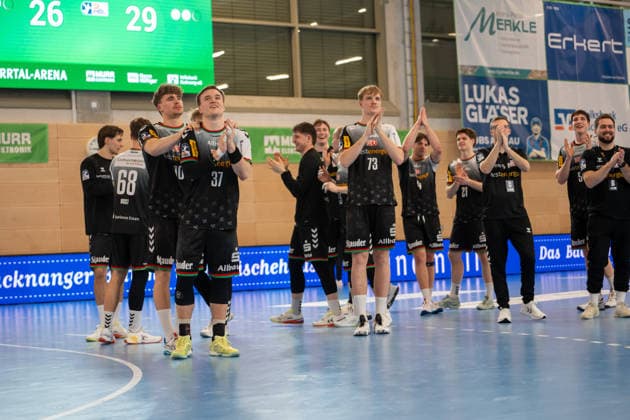 Handball I Men I Season 2025 2026 I 2 Bundesliga I 20 Matchday I HC Oppenweiler Backnang TUSEM Essen I 20 02 2026 Essen celebrates the victory, in front Max Neuhaus 37, TUSEM Essen , Finley Werschkull 73, TUSEM Essen Backnang Murrtal Arena Baden Württemberg Germany Copyright: xLobeca MaxxPetershansx