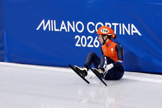 MILAN , 20-02-2026 , Milano Ice Skating Arena , Olympic Winter games, Winterspiele,Spiele, Summer games 2026 - Short Track 20-02 Women 1500m Semifinals , Picture shows Suzanne Schulting fall Olympic Winter Games 2026 - Short Track 20-02  x201765956x Copyright: